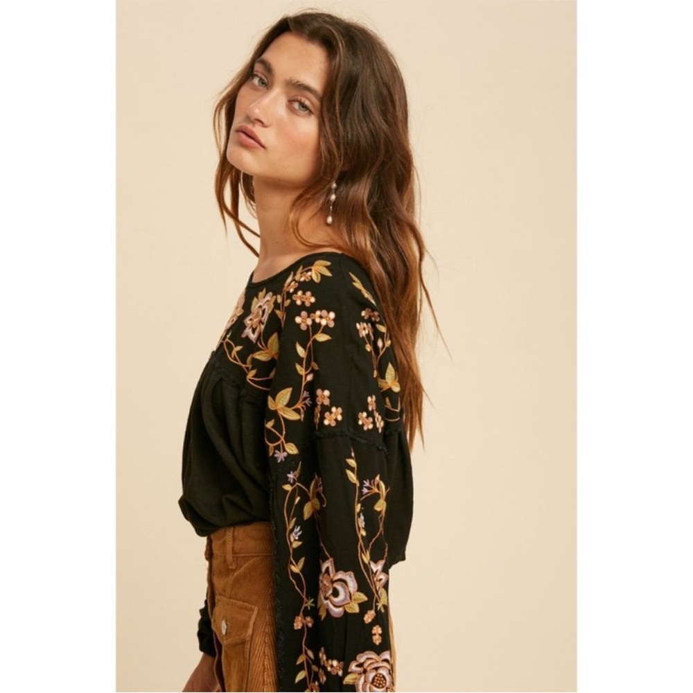 NWT Embroider Top Black embroidery Floral Long Sleeve pull over "In Loom" L XL - Picture 2 of 10